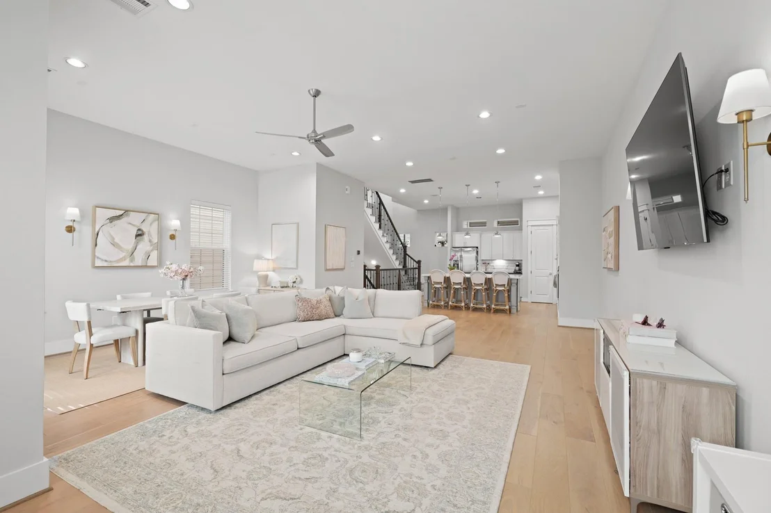 Photo of 4219 Dickson Street
