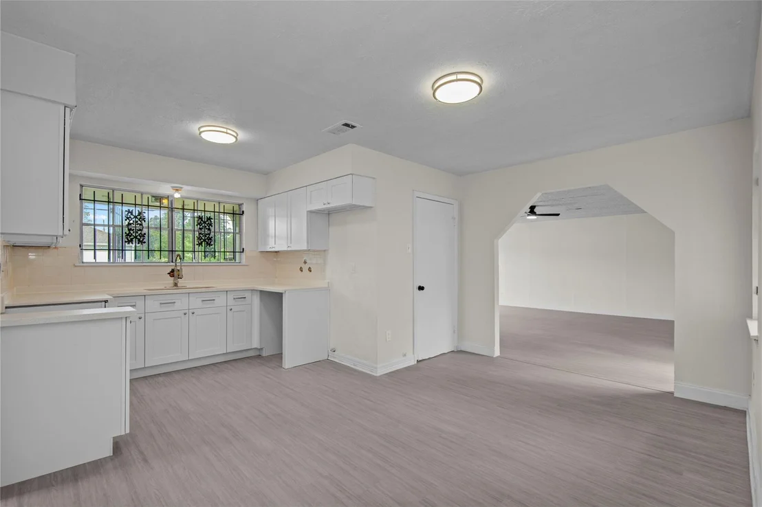 Photo of 7329 Gleason Road