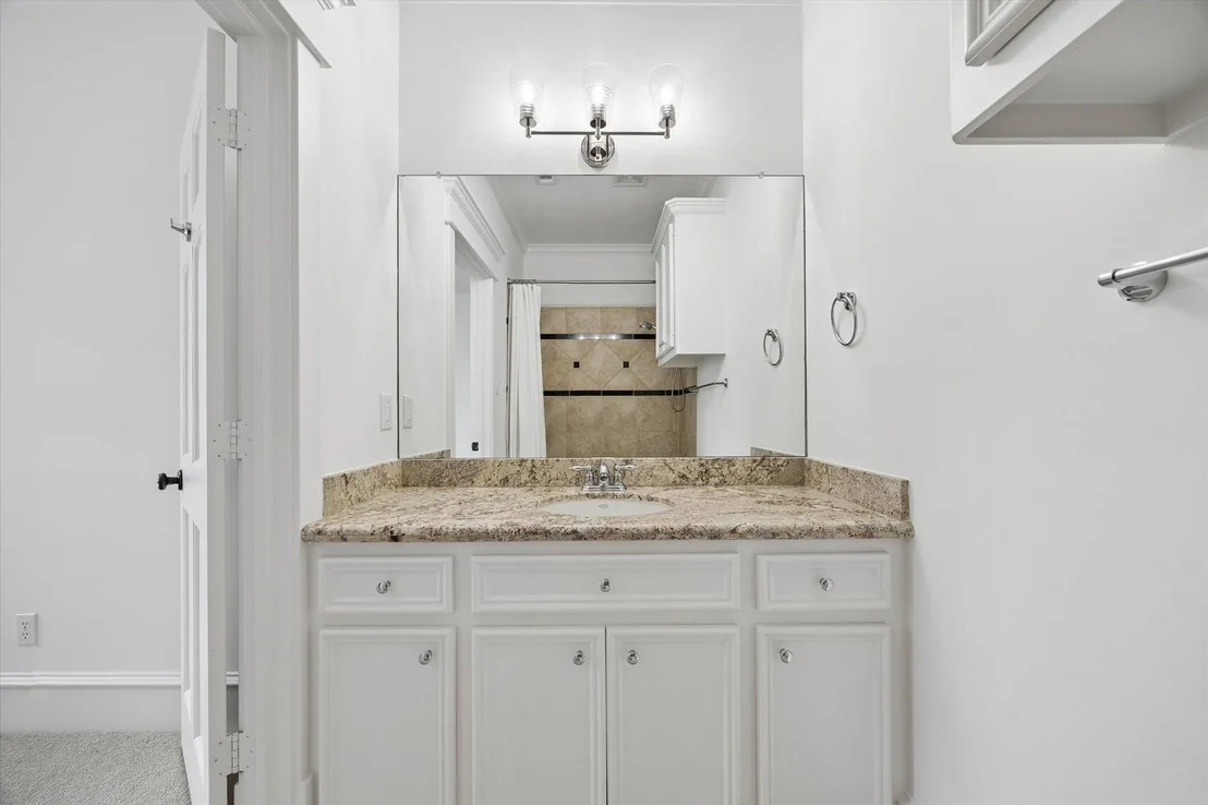 Photo of 705 W 9th Street