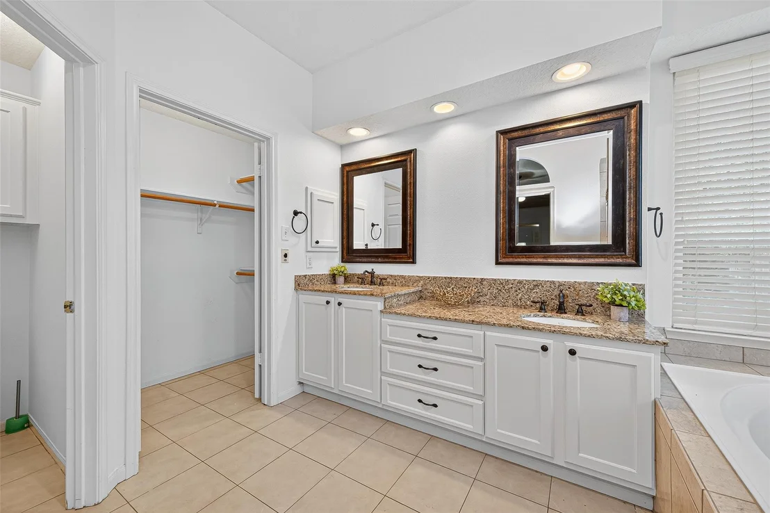 Photo of 151 W Coldbrook Circle