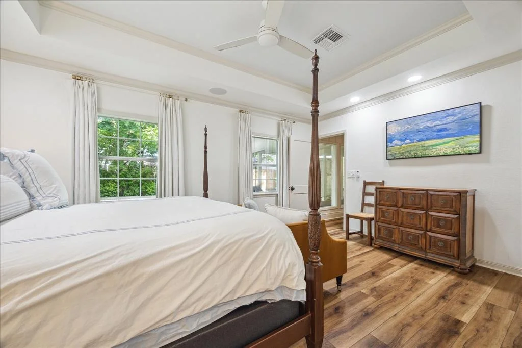 Photo of 2618 Sunset Boulevard
