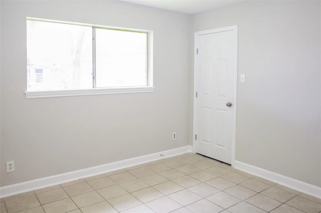 Photo of 912 Robinson Road