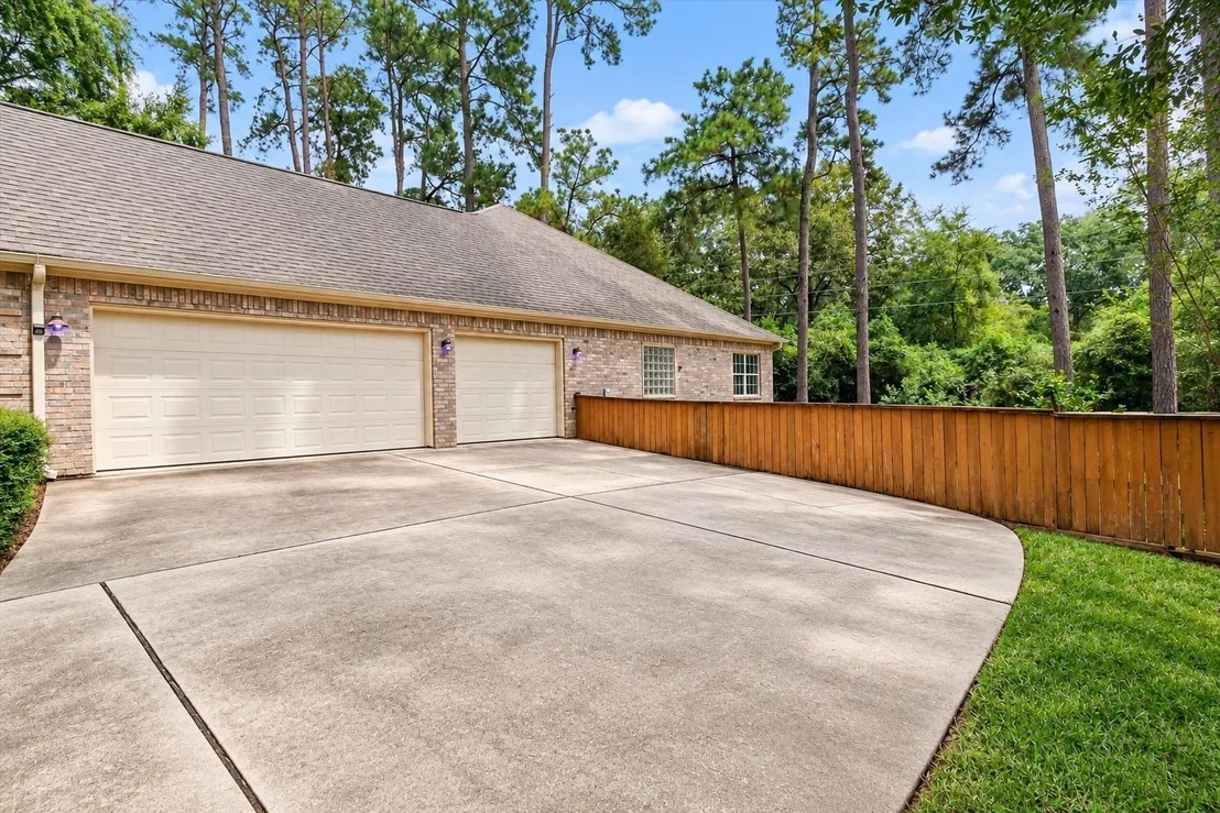 Photo of 15690 Corinthian Way
