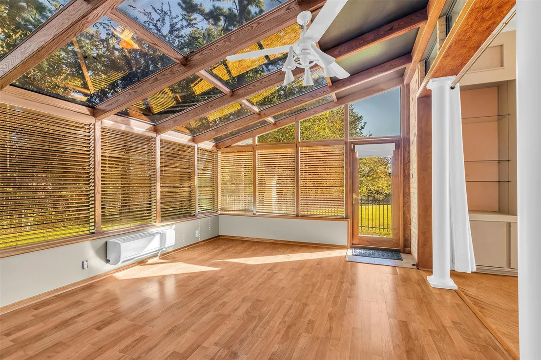 Photo of 566 Edgewood Drive