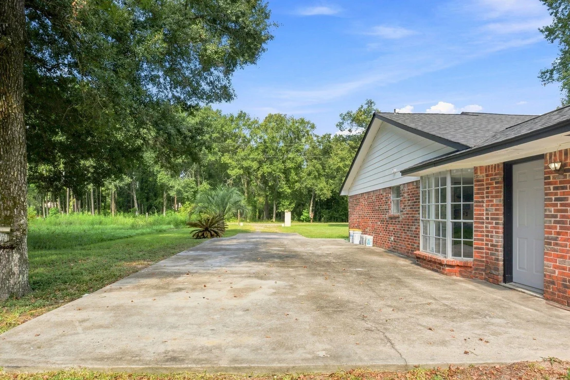 Photo of 18813 Woodridge Drive