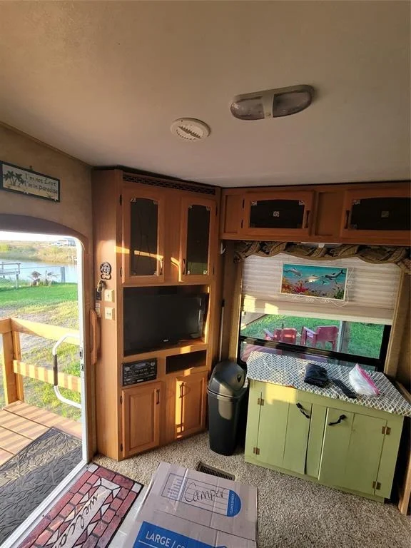 Photo of 1214 Van Sant