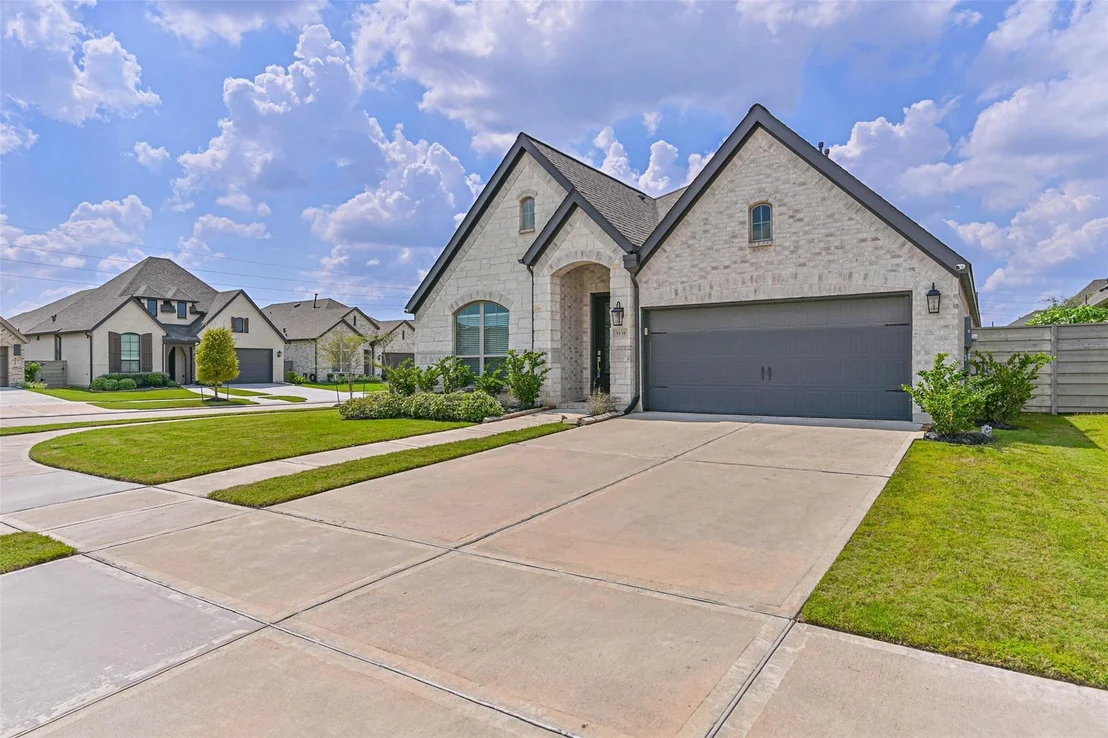 Photo of 5138 Walnut Grove Lane