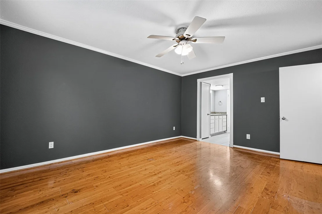 Photo of Unit 18 at 7575 Katy Freeway