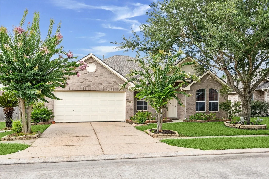 Photo of 2708 Courtyard Lane