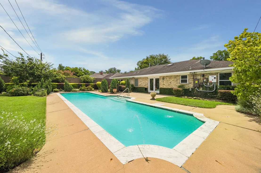 Photo of 9534 Beverlyhill Street