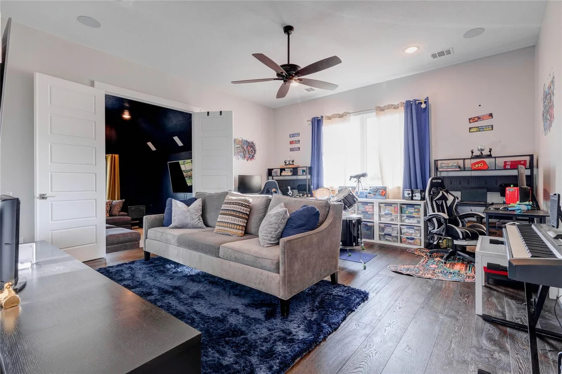 Photo of 2111 Saxon Drive