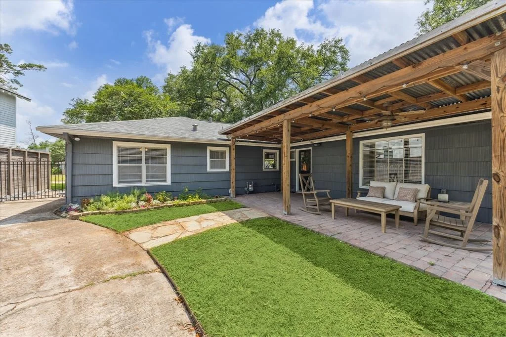 Photo of 1007 Waltway Drive