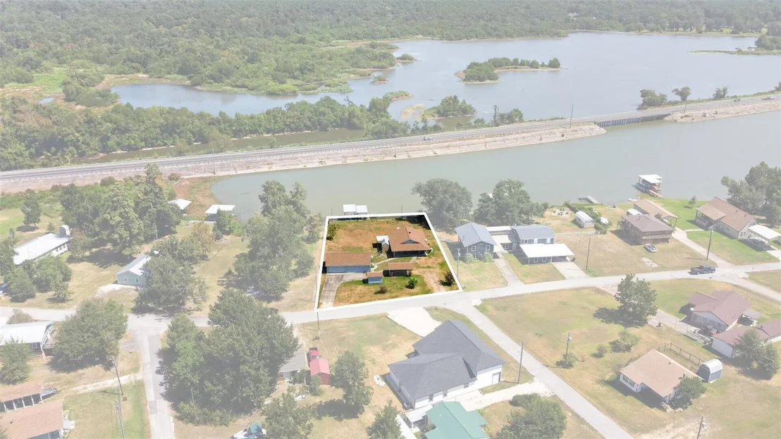 Photo of 281 Lakeshore N