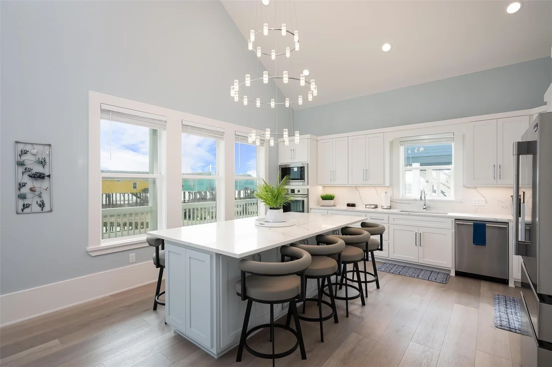 Photo of 2425 Audubon Avenue