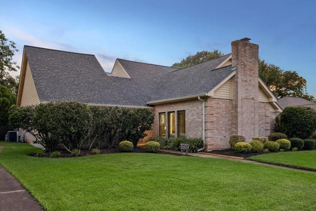Photo of 1919 Quarterpath Drive