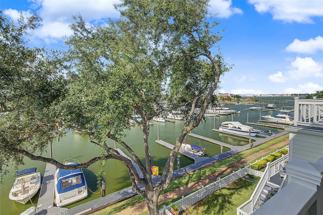 Photo of 2172 Marina Way