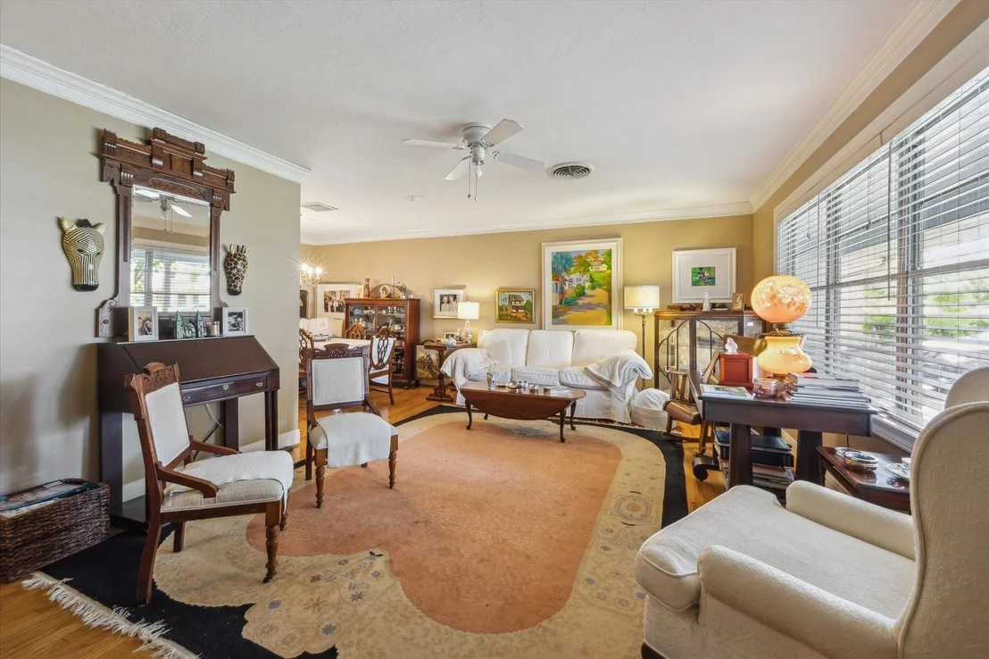 Photo of 5211 Maple Street