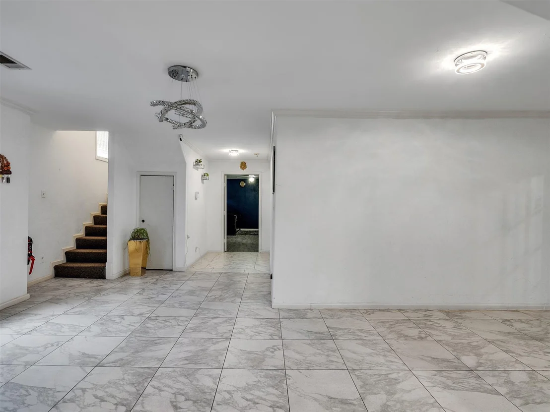 Photo of 7923 Glenview Drive