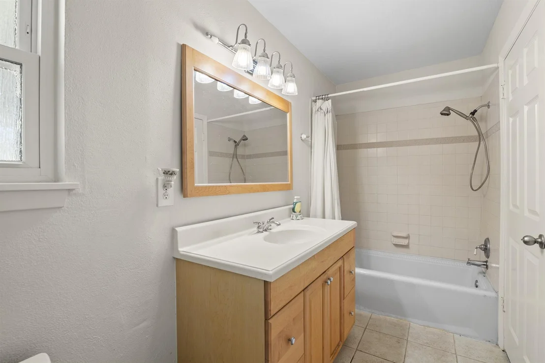 Photo of 1427 Adkins Road