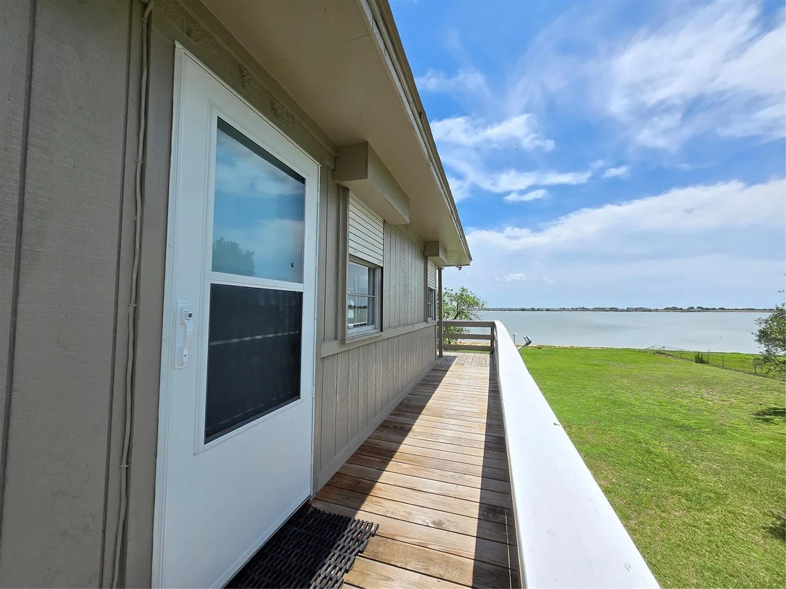 Photo of 2182 W Bayshore Drive
