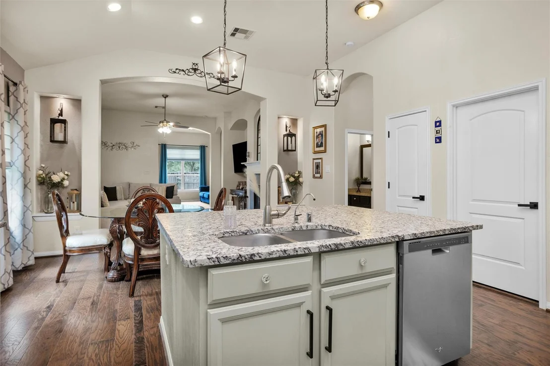 Photo of 7411 Lynnbrook Falls Lane