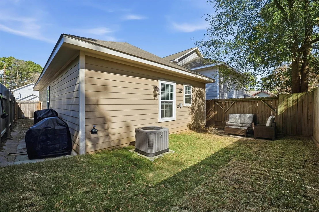Photo of 16879 Balmoral