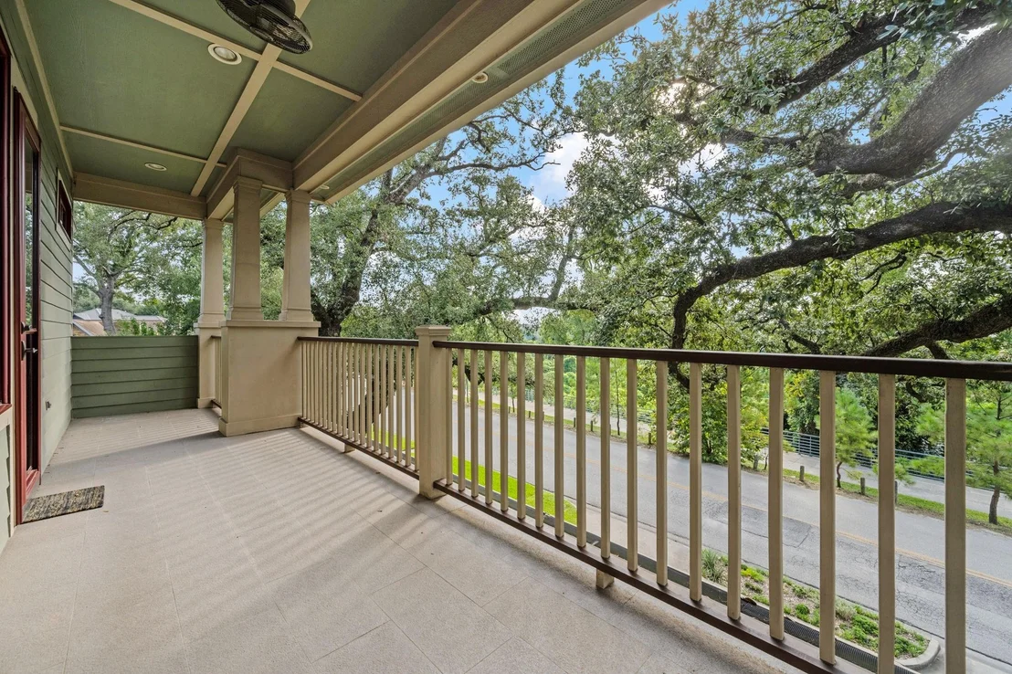Photo of 2120 White Oak Drive