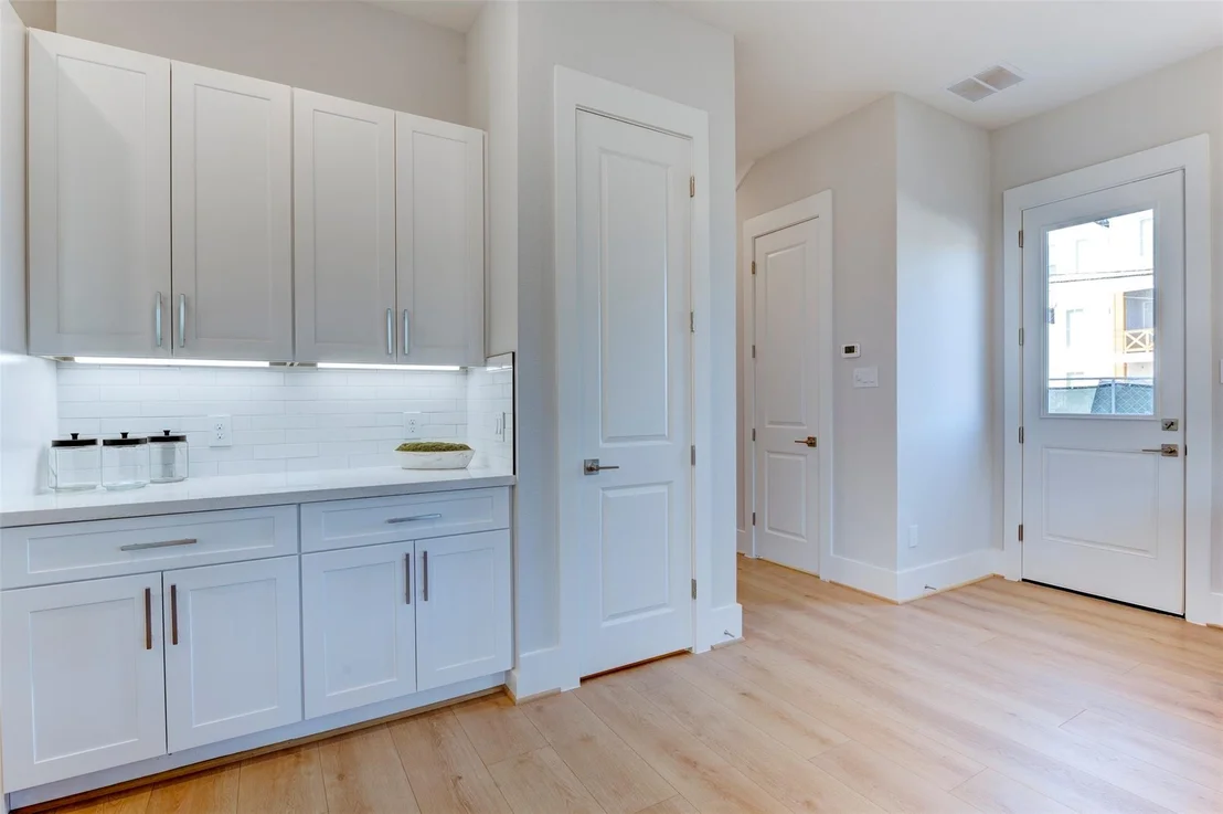 Photo of 5132 Rosslyn Road