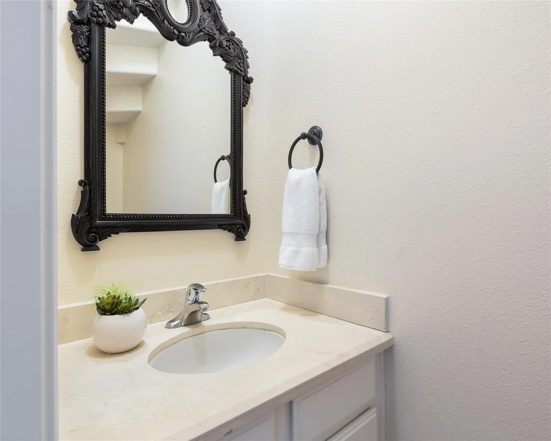 Photo of 5442 Lakeshore Drive