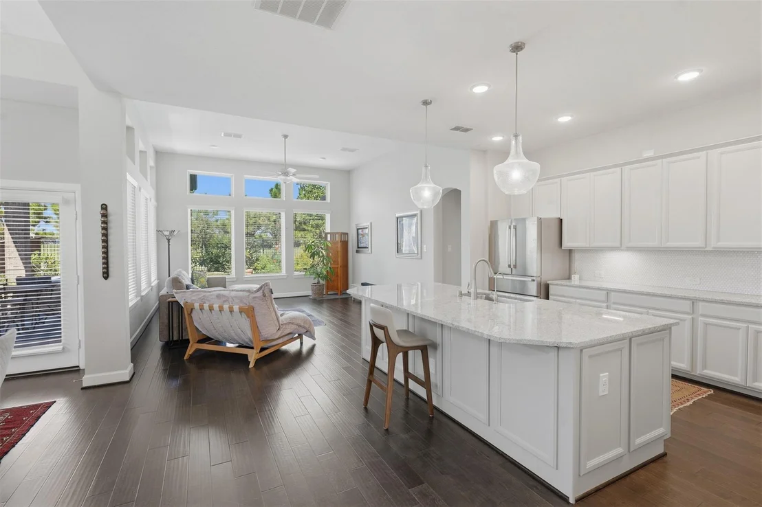 Photo of 4711 Gilbert Road