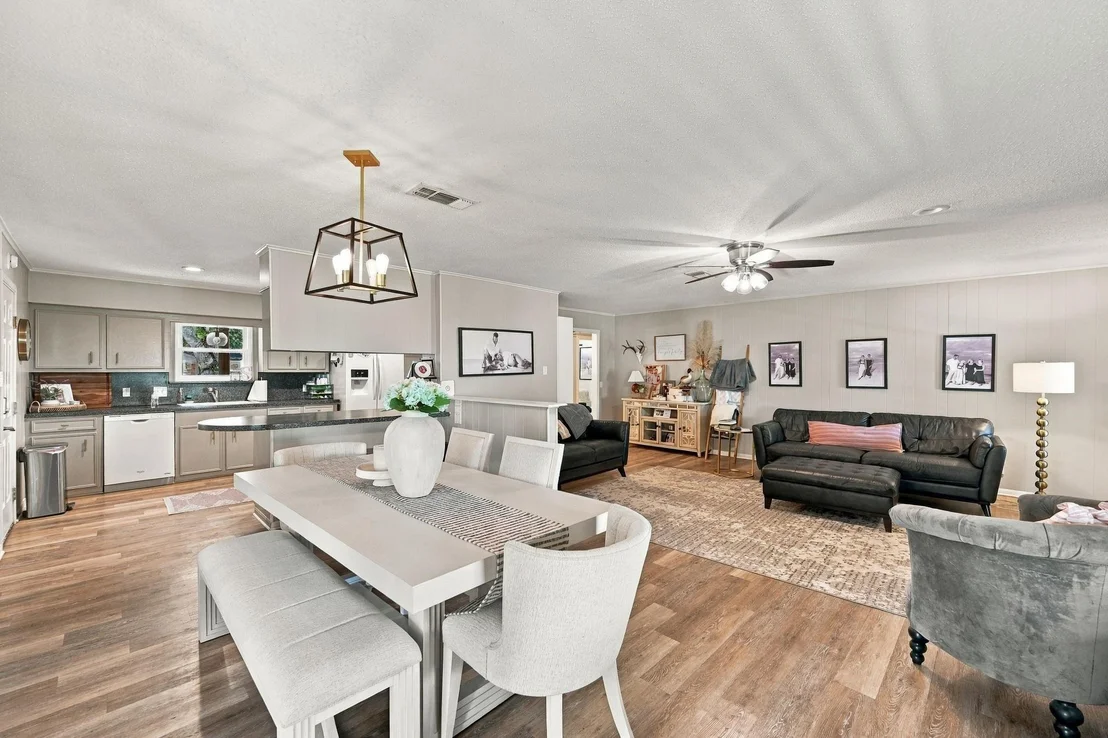 Photo of 100 N Oak Drive