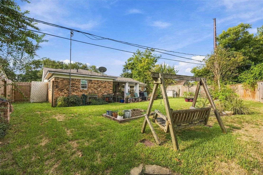 Photo of 6002 Saxon Drive