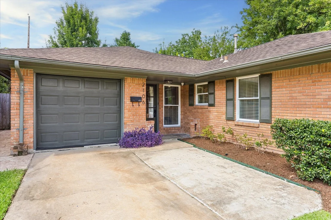 Photo of 2106 Saxon Drive