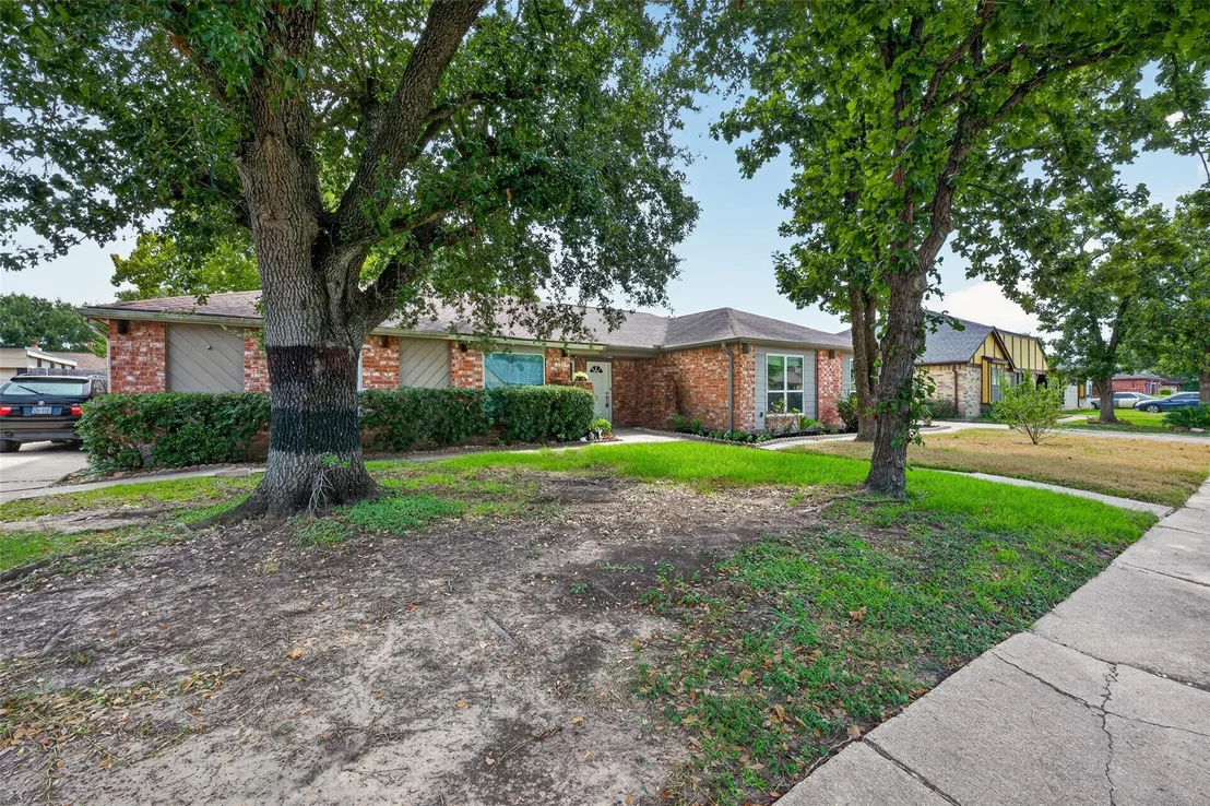 Photo of 9523 Riverside Lodge Drive