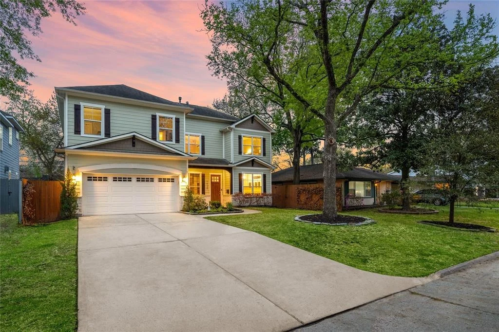 Photo of 1423 Chantilly Lane