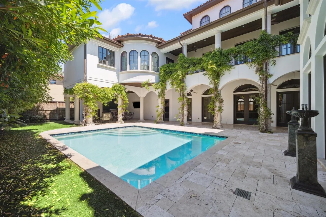 Photo of 5556 Lynbrook Drive