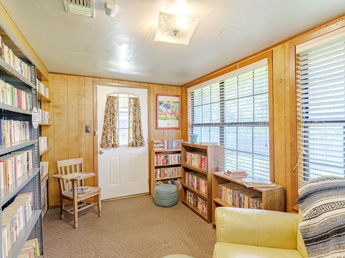 Photo of 1804 Lakeview Drive