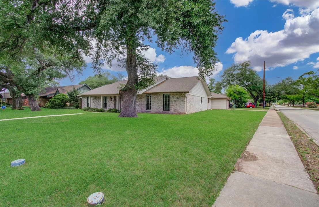 Photo of 10402 Hazelhurst Drive