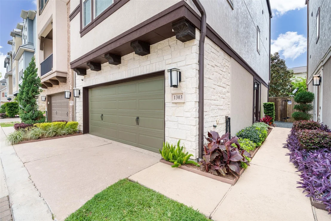 Photo of 1303 Edwinstowe Trail