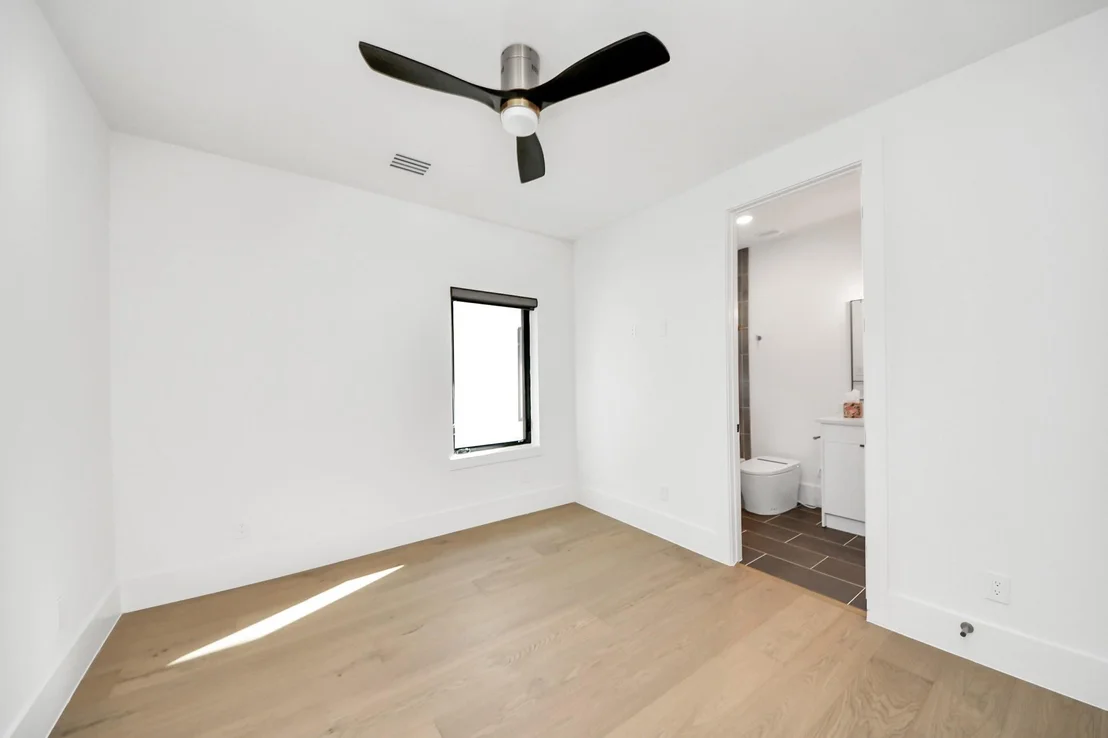 Photo of 615 Rolling Oaks