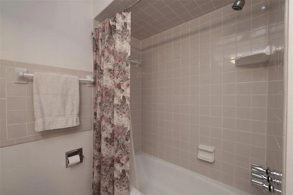 Photo of 9239 Walnut Road
