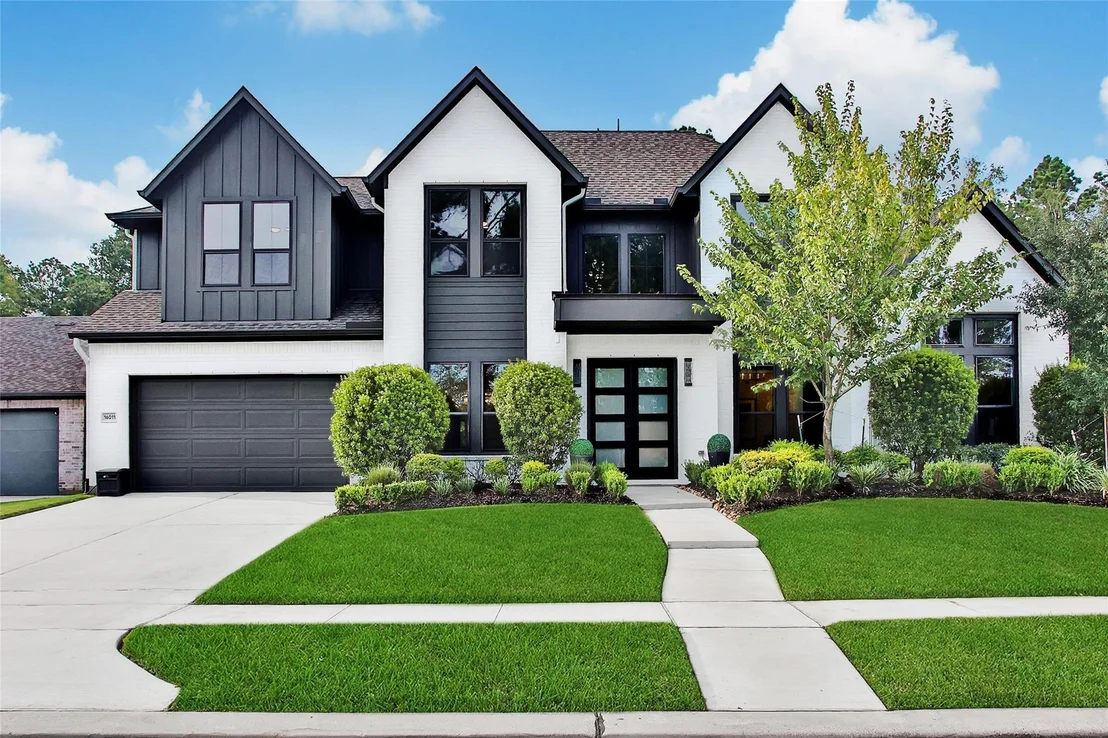 Photo of 16011 Bonjour Boulevard