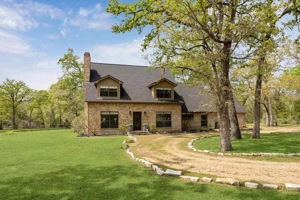 Photo of 575 Oak Meadow Road
