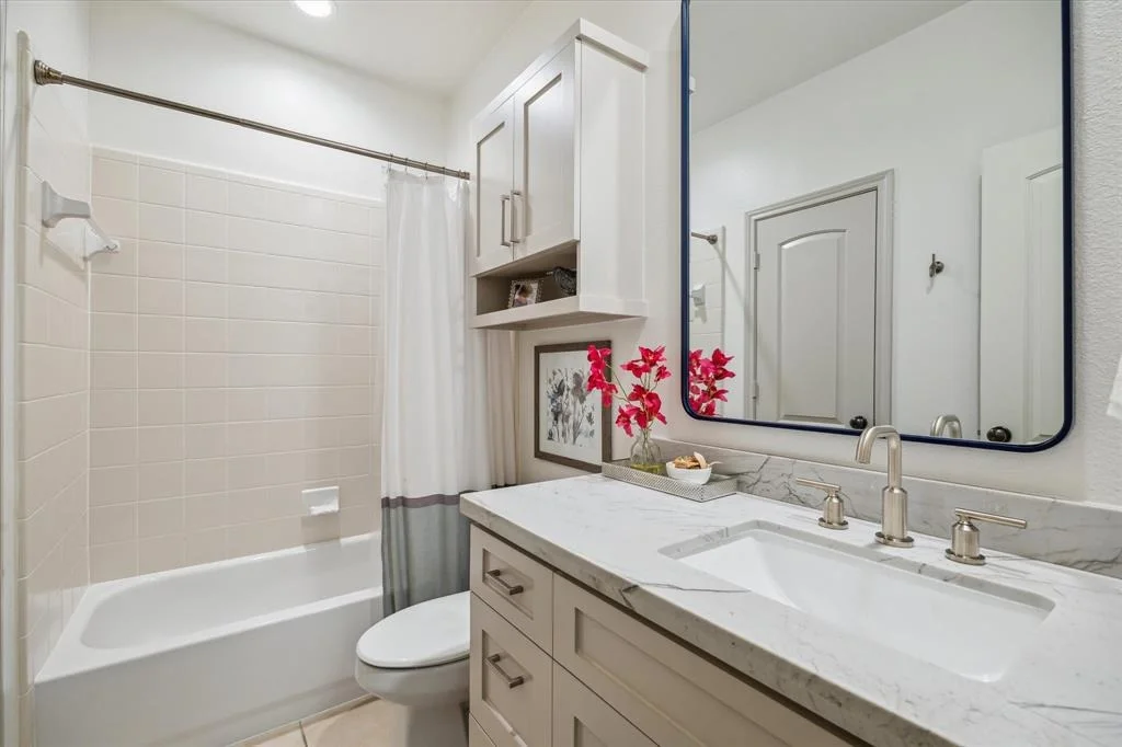 Photo of 63 E Beckonvale Circle