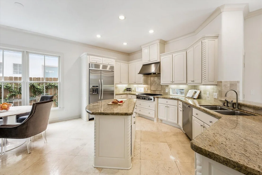 Photo of 2520 Westgate