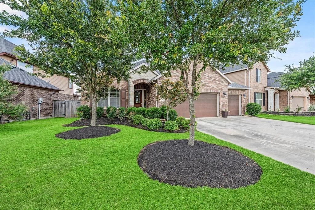 Photo of 18810 Peachleaf Willow Trace