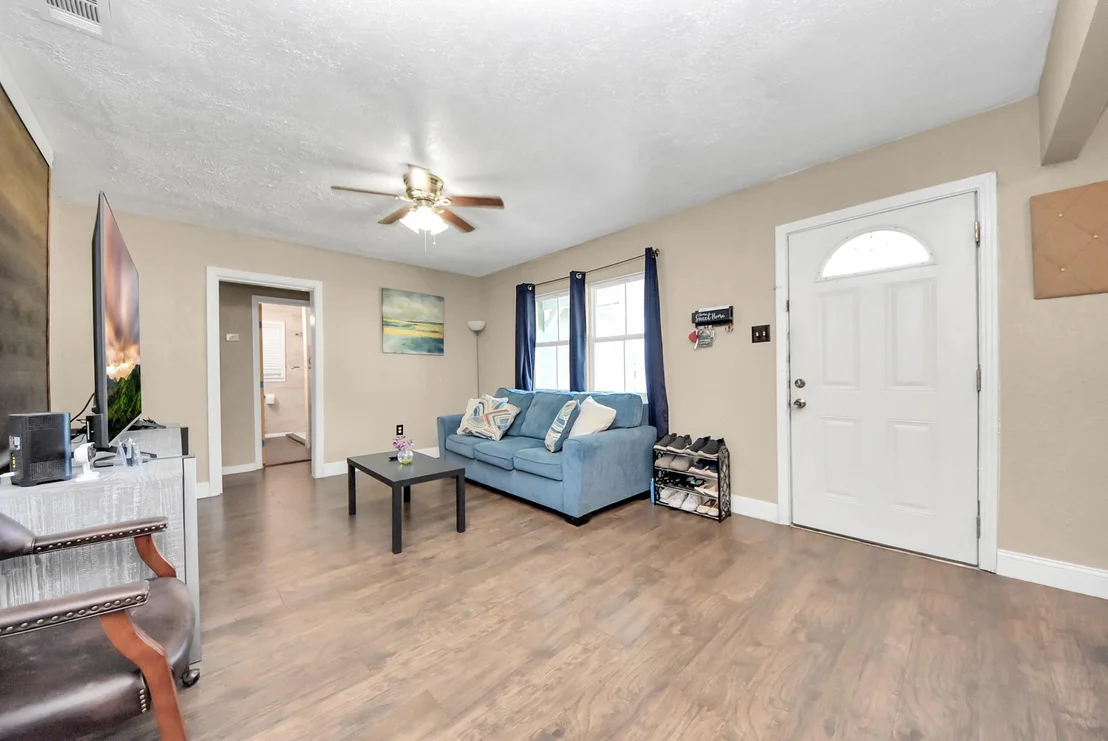 Photo of 904 Sunset Dr Drive