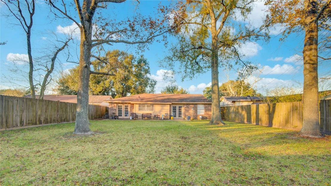Photo of 700 N Plantation Drive