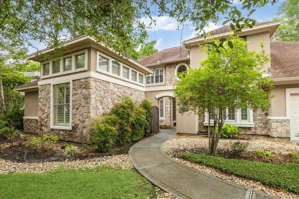 Photo of 74 E Beckonvale Circle