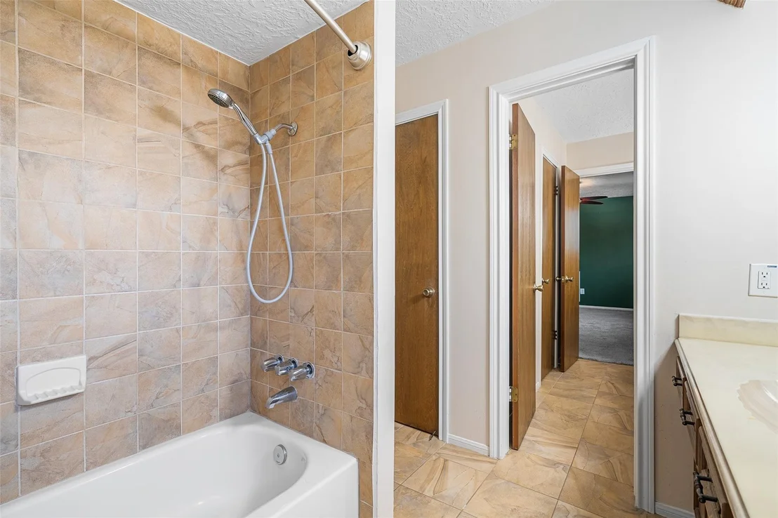 Photo of 723 Shadowbrook Drive